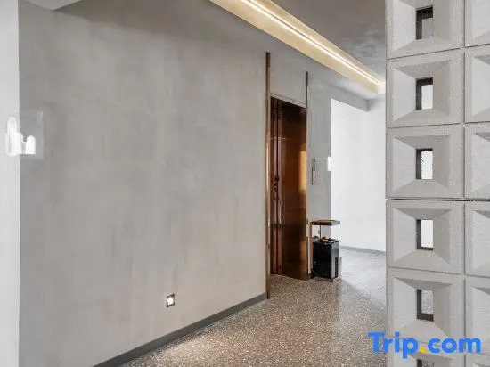 Sunny Day designer art space residential accommodation (Libo food street shop)