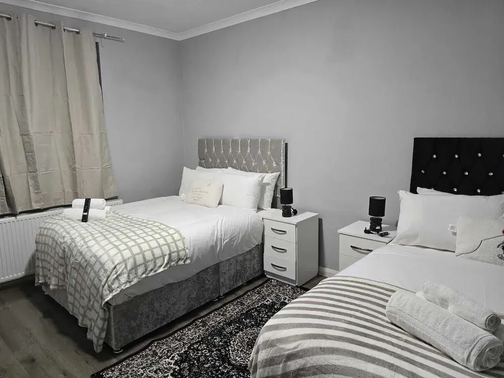 Heathrow roomzzzz BnB