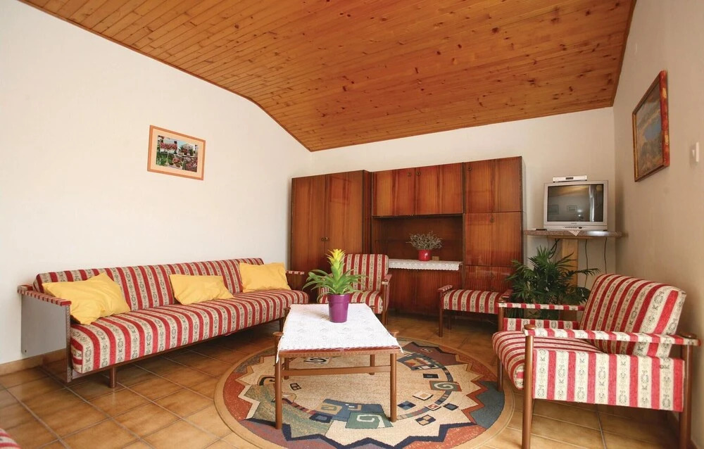 Beautiful Apartment in Umag With 3 Bedrooms and Wifi
