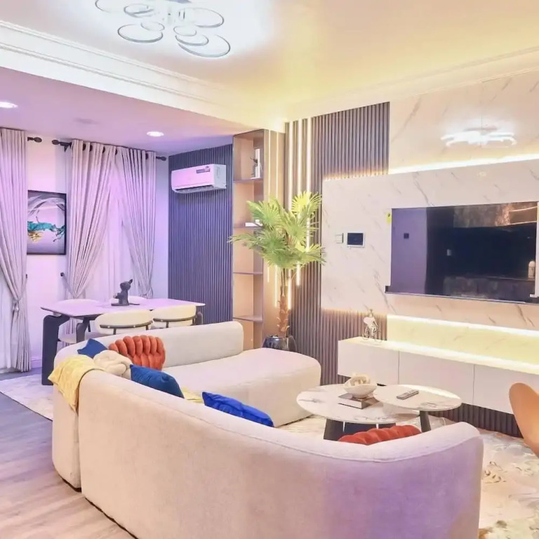 Purple Lavender Court Apartment