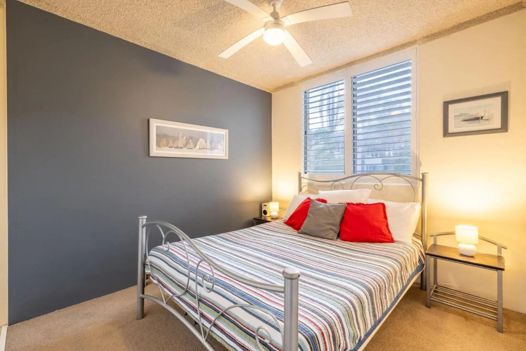 14 'The Dunes', 38 Marine Dr - Large Unit With Pool, Tennis Court And Directly Across From Fingal