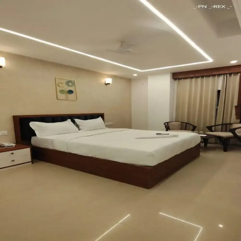 Royal Luxe Business Class Hotel