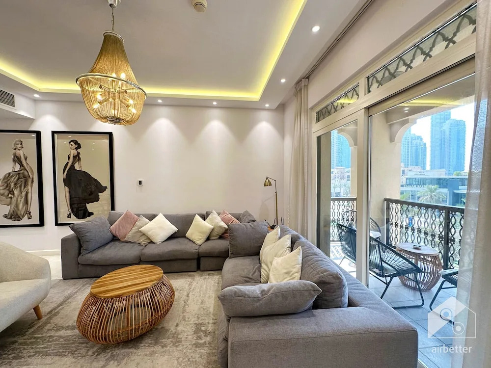 Luxurious Apartment With Iconic Burj View