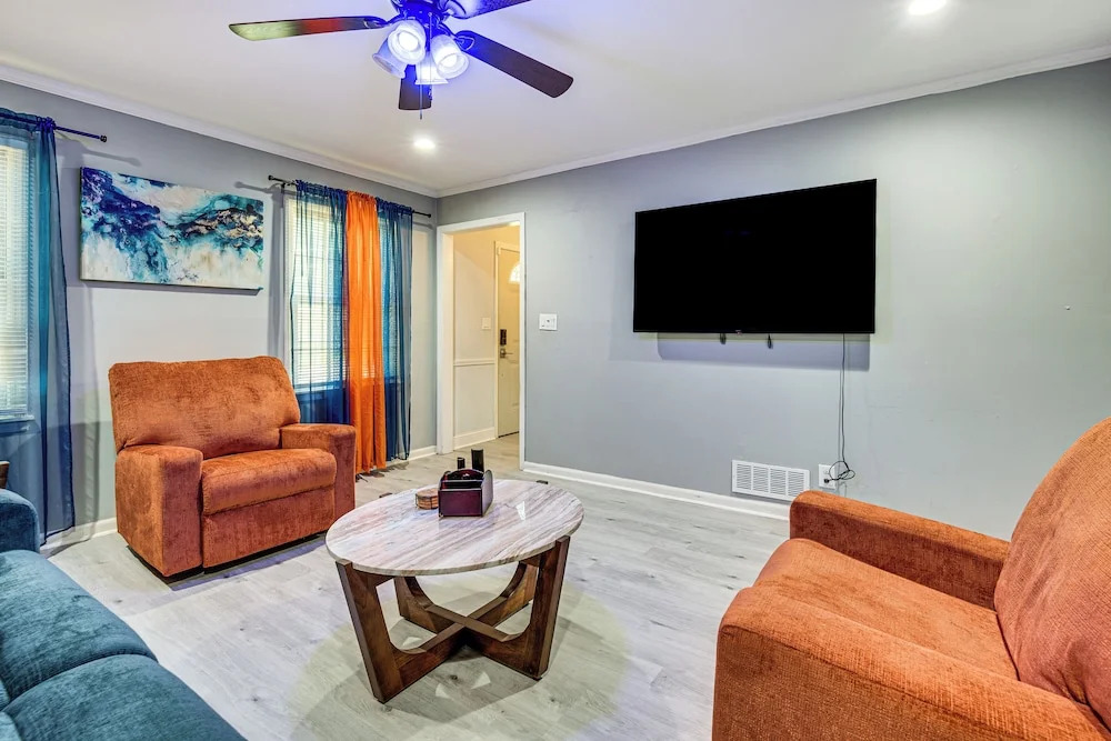 Spacious Home w/ Hot Tub, 14 Mi to Downtown Atl!