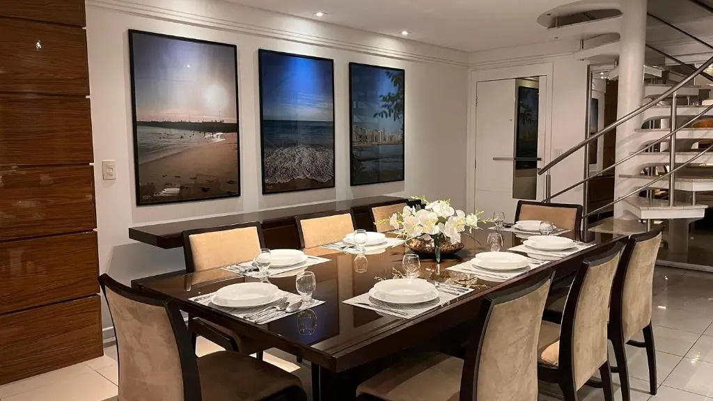 Luxuosa cobertura de 380m² a 850m da Av Beira Mar