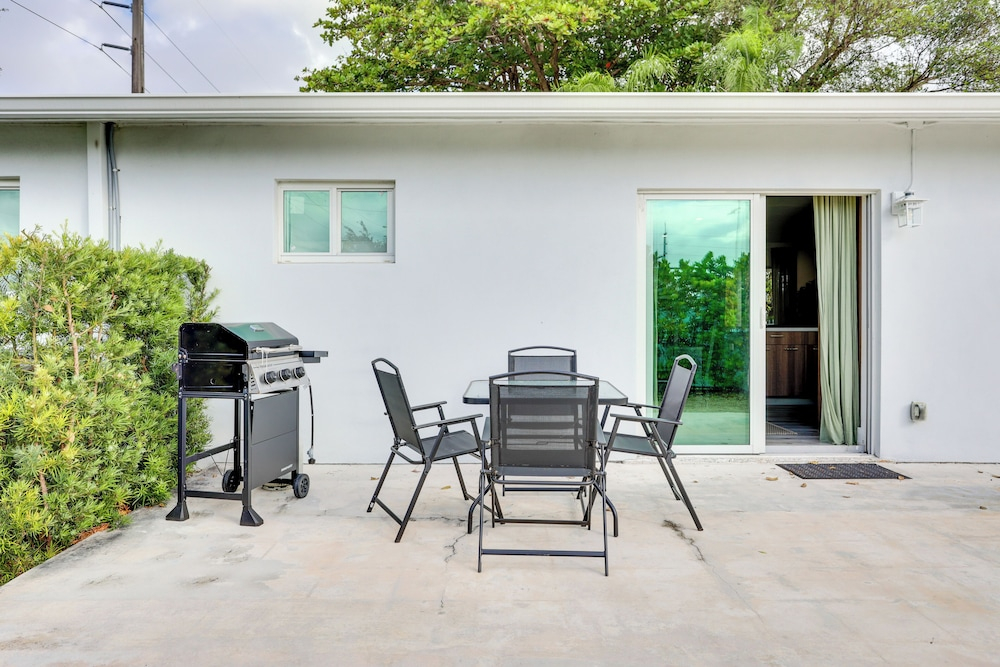 Spacious + Serene Miami Home: Walk to Metrorail