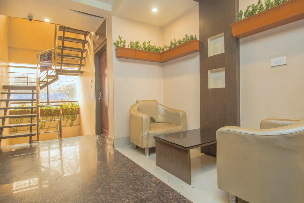 Capital O 28319 Hotel Ganayak