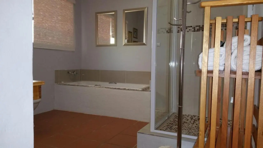 Little Acorn Guest House