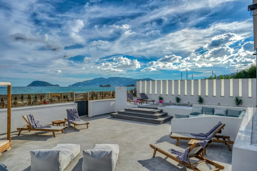 Villa V Beach Villa, All Inclusive Board, by ZanteWize
