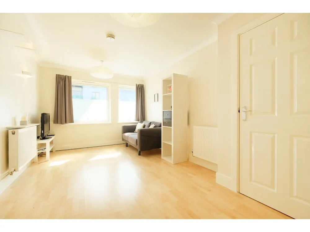 Cozy, Bright & Clean 1BR Flat for 2 in London