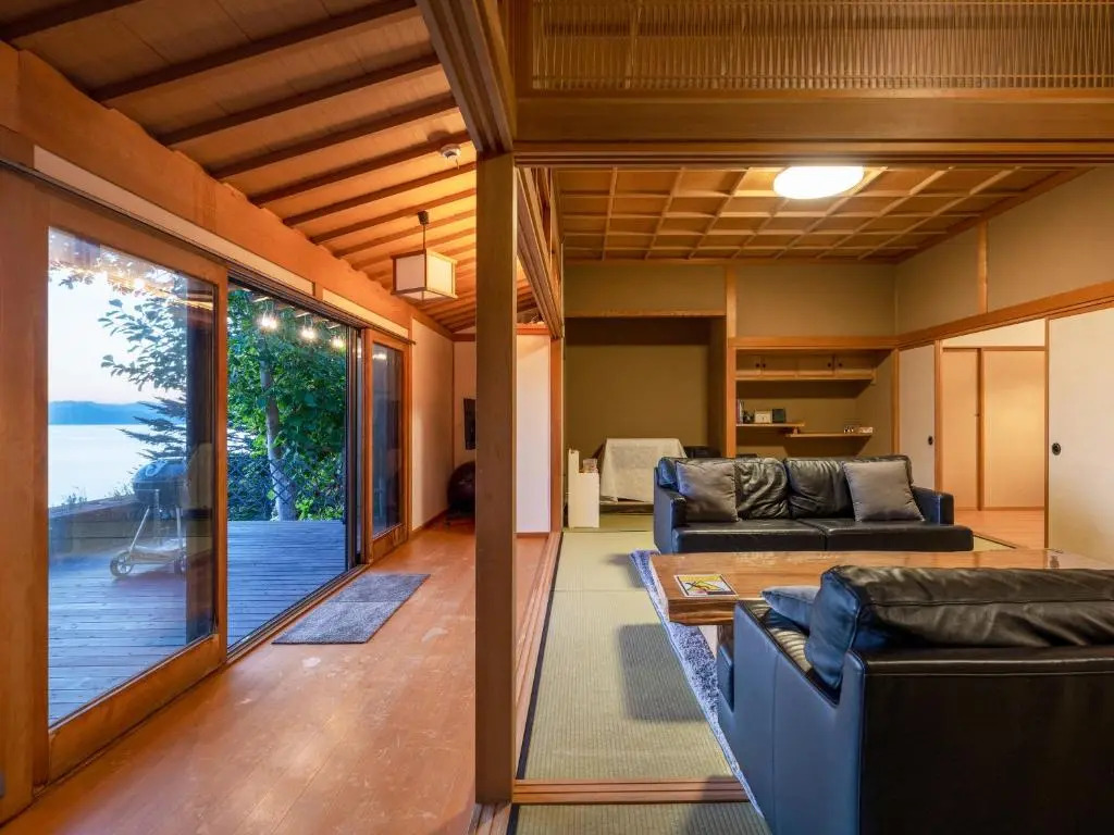 Toya cliff House