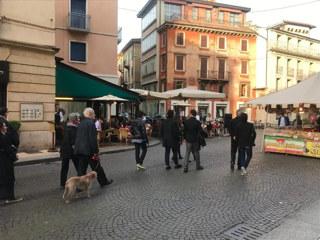 via roma 12 VERONA