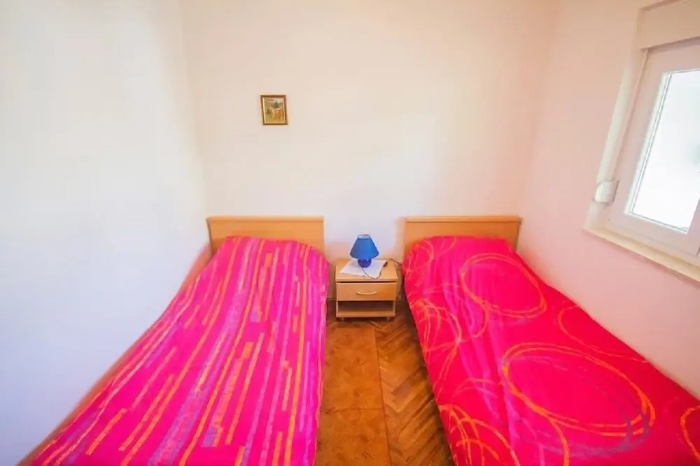 Teo - 8m From the sea & Parking - A1 Žuti