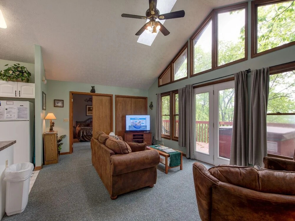 Above and Beyond 2 Bedroom with Hot Tub
