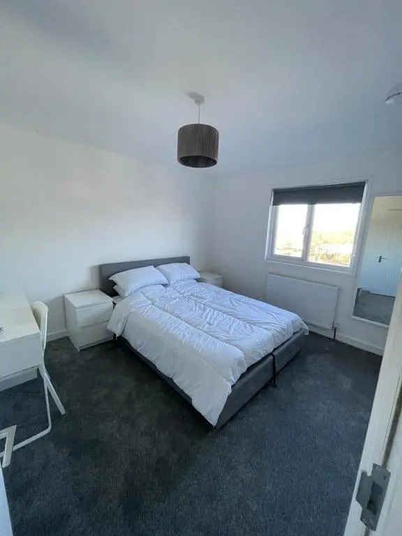 Double room with private bathroom in Basingstoke