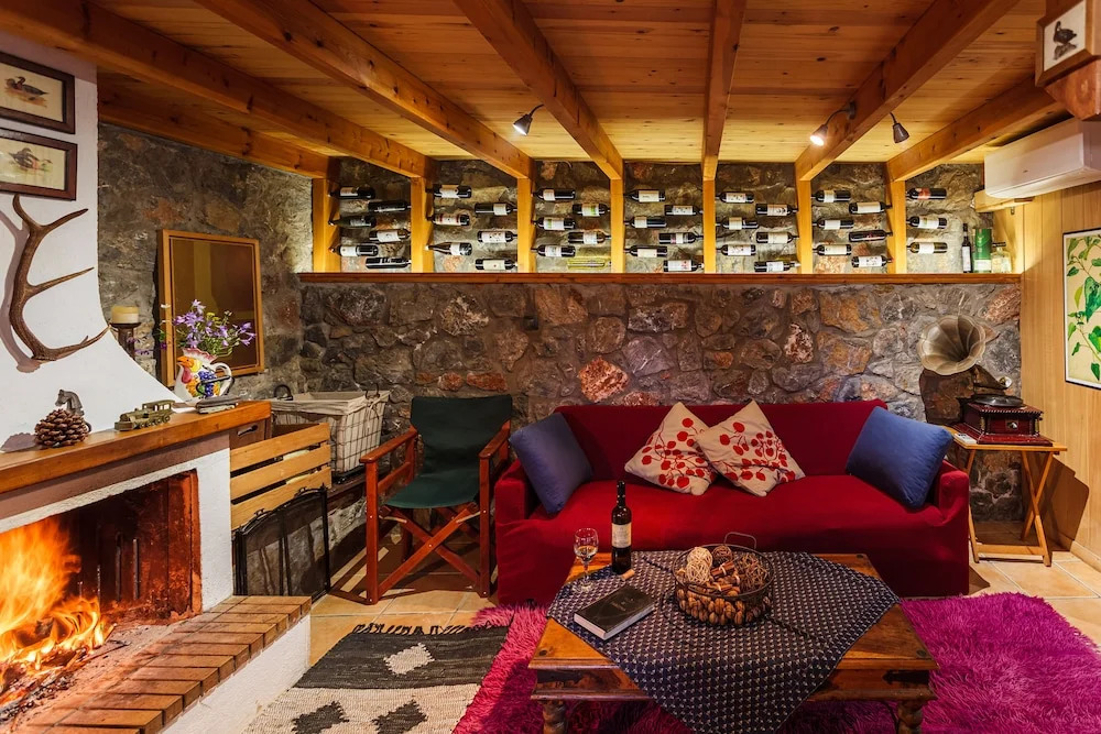 Escape in the Forest, Cosy Chalet with Home Cinema