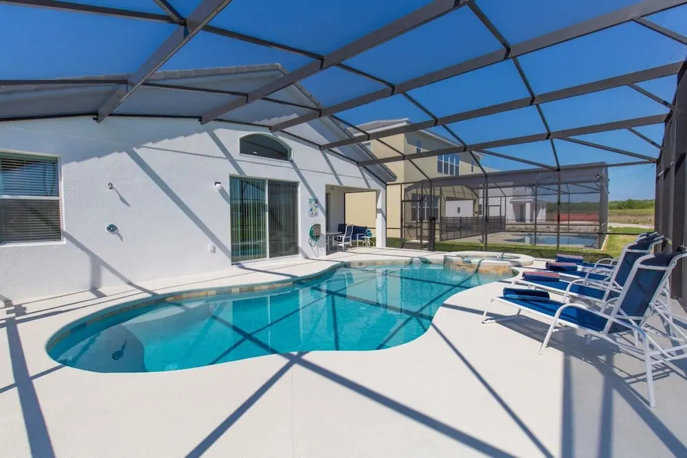 Stunning 4 bed Villa With Modern Decor and a South Facing Pool and spa Overlooking Water - 372