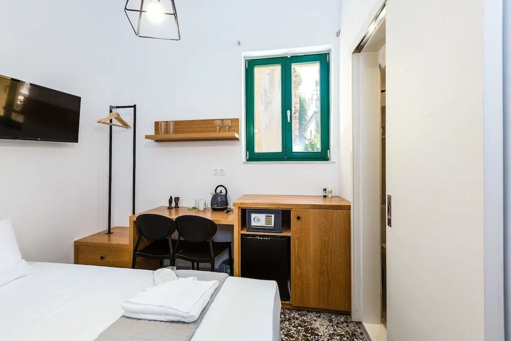Ink Hotels Phos