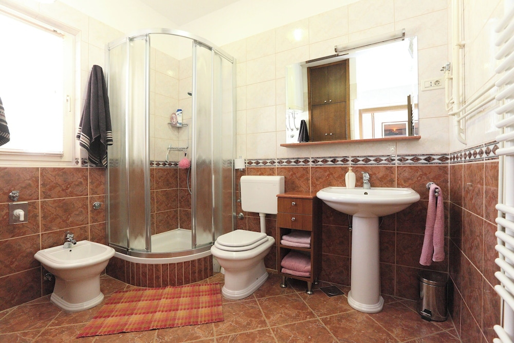 House Mrcela 200m From Beach