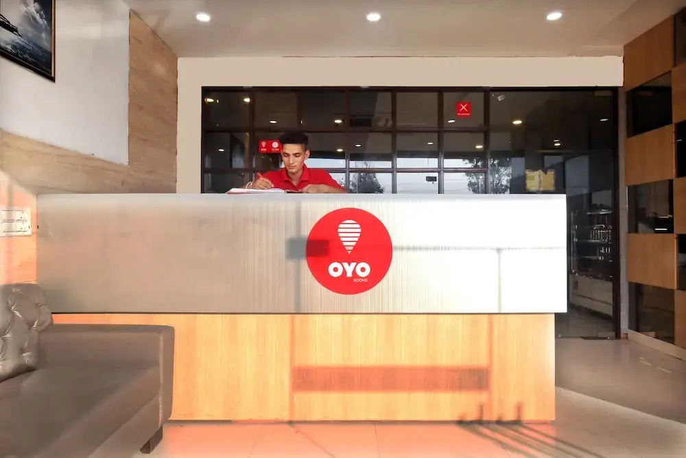 OYO 9049 Pearl Grand