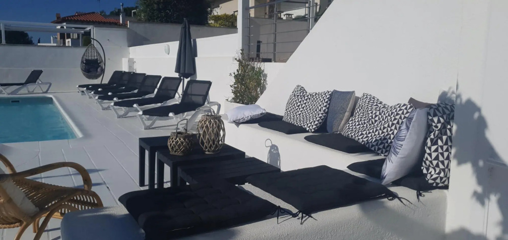 Sabina in L'Escala with 6 bedrooms and 3 bathrooms