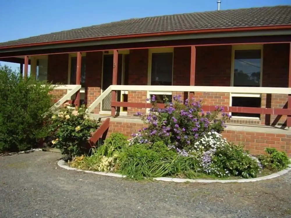 Race Course Apartments