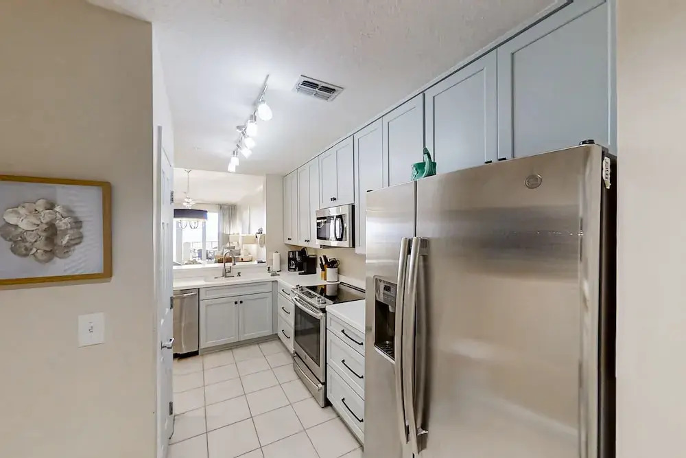 Luxurious Oceanfront Condo With Private Balcony, 2 Pools, and Beach Access