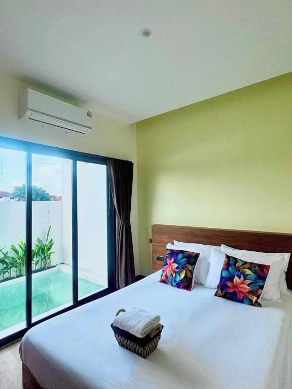 R resident resort