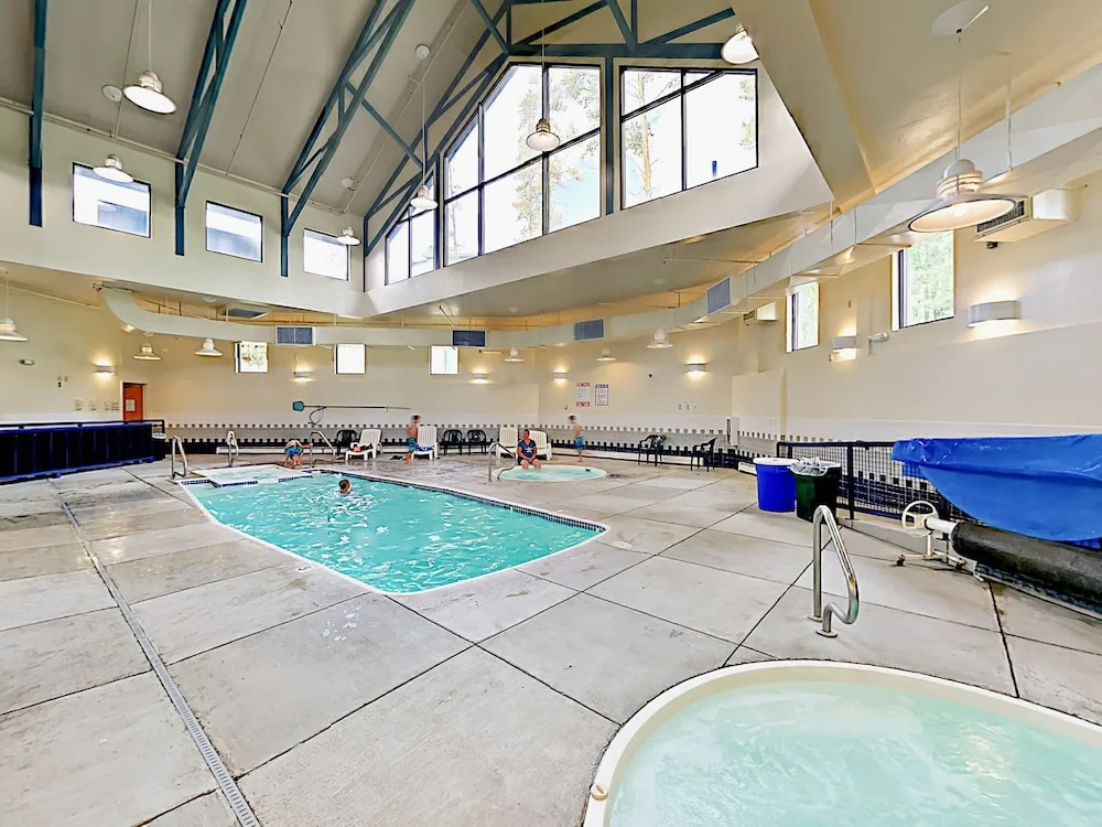 4400 Silverthorne - 2 Br Condo