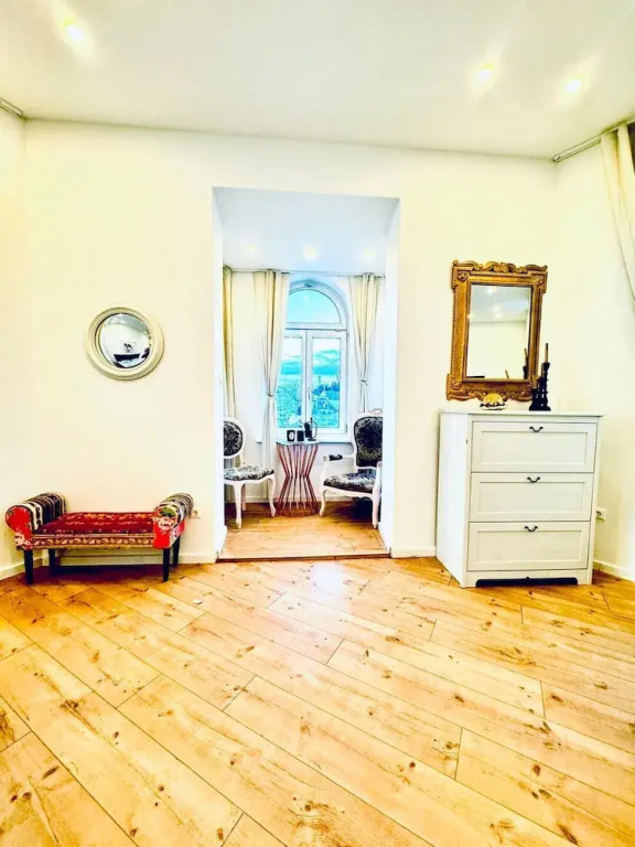 Comfortable Private Rooms in 3BR Apartment Near Kaufpark Alterlaa