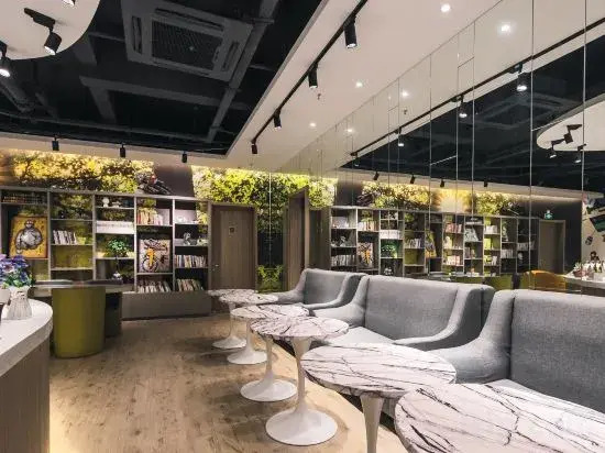 Cuiping Crystal Shangpin Hotel (Nanjing Xingang Cuiping Crystal Plaza Branch)
