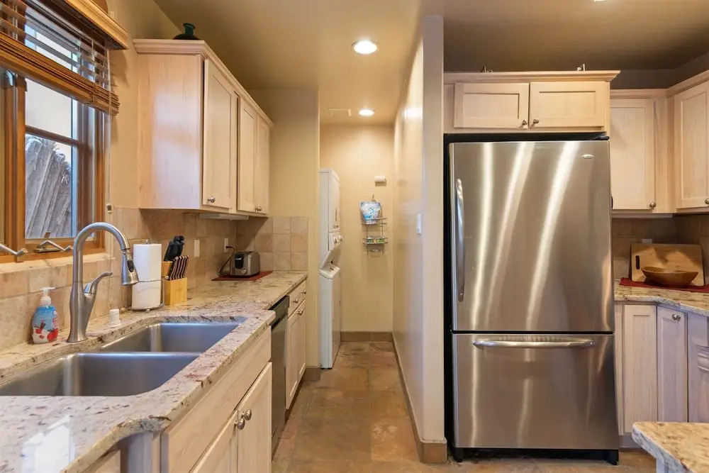 Art Haven - Stylish Southwestern Comfort, Walk to The Plaza