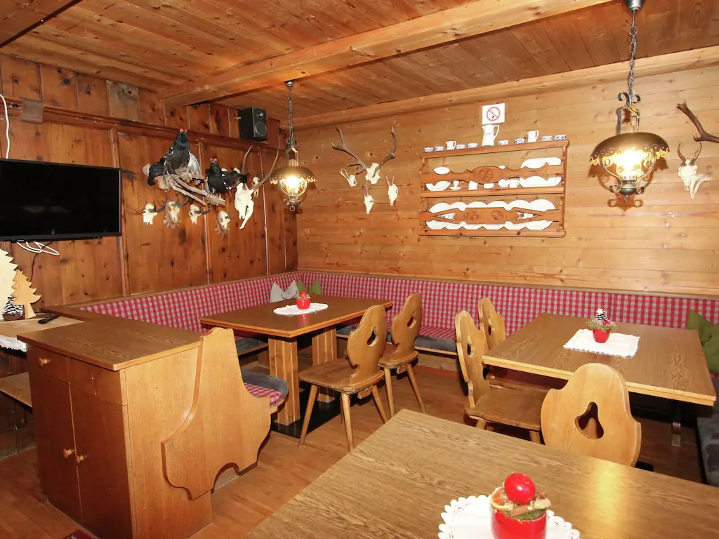Quaint Chalet in Mayrhofen near Ski Lift
