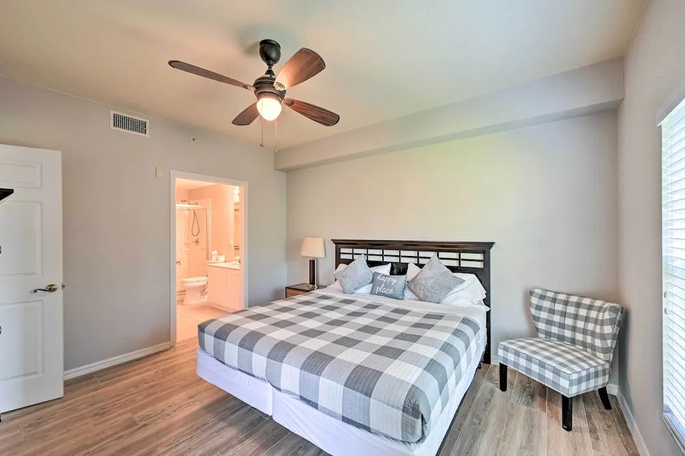 Quiet Lely Resort Condo w/ Pool - 2 Mi to Golf!
