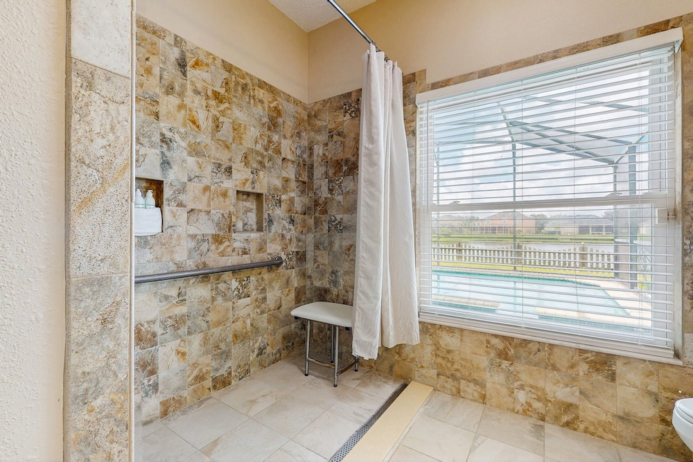 Beautiful Home With Private Pool, Game Room and Basketball Court