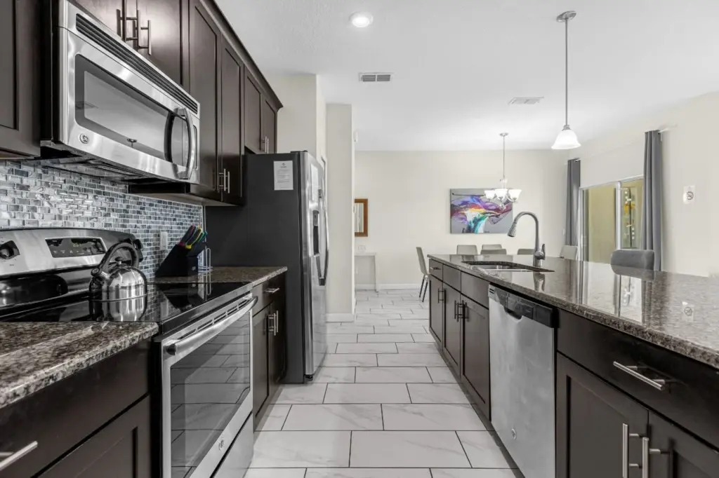 4 Bedrooms 3 Bathrooms Storey Lake 3135 Pp