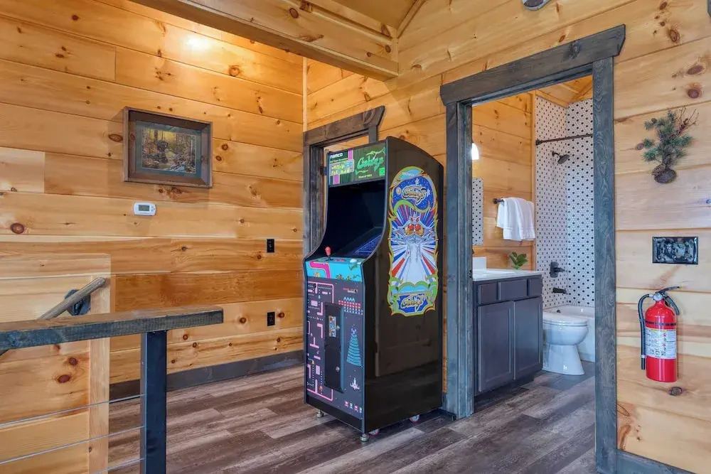 All Fun & Games by Avantstay Indoor Pool, Game Room, Theater, Mountain Views Near Pigeon Forge & Dollywood
