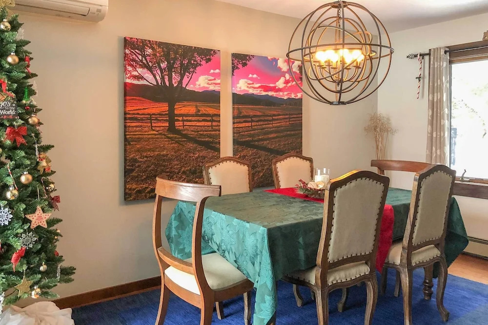 Stowe Vacation Rental w/ Deck & Mountain Views!