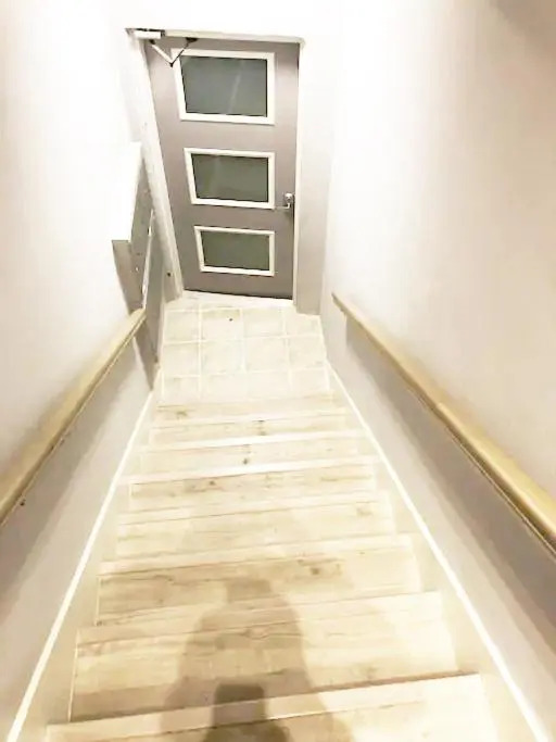Burns Court Apartment