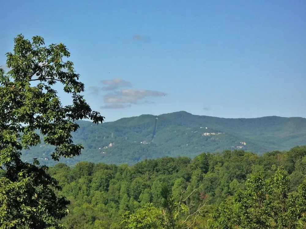 Chimney Top Overlook - Four Bedroom Cabin