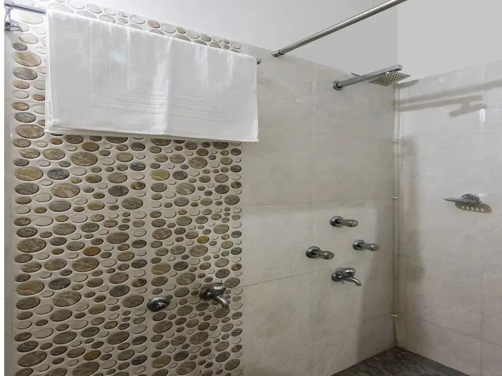 Hotel Emerald Park By OYO Rooms