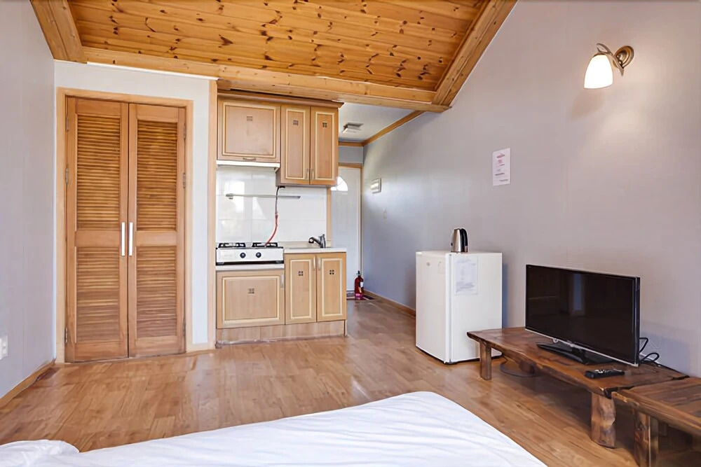 Seogwipoherbal Garden Good House Pension