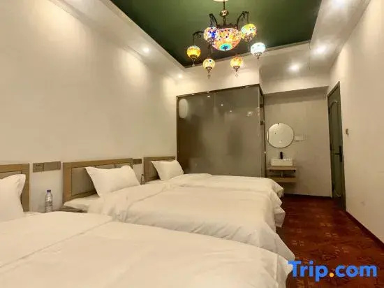 Mogdong Homestay (Kashi Ancient City Scenic Area, Embroidered Hat Bazaar Branch)