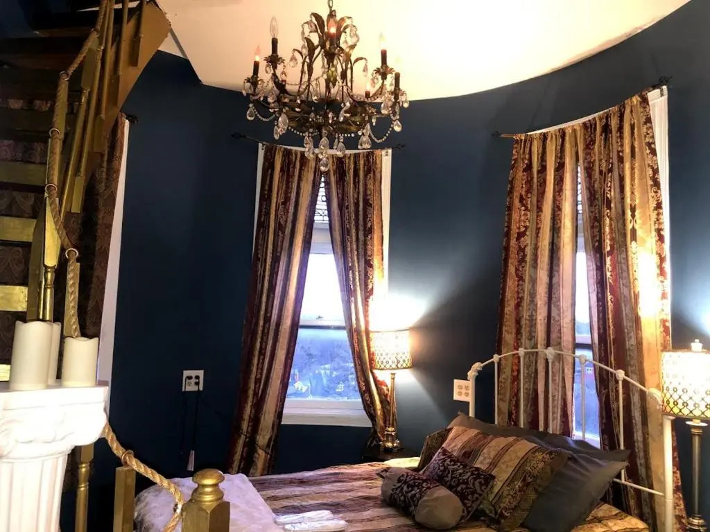 Henderson Castle Inn