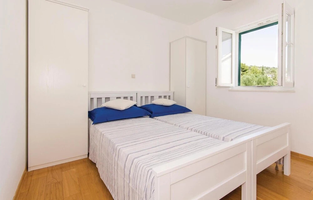 Awesome Home In Sevid