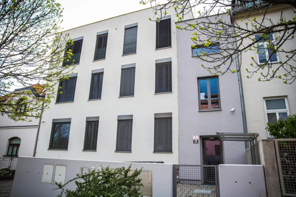 Black Field Apartment