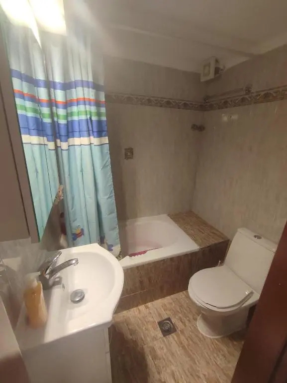 Dreamy 2 bedroom condo with free parking