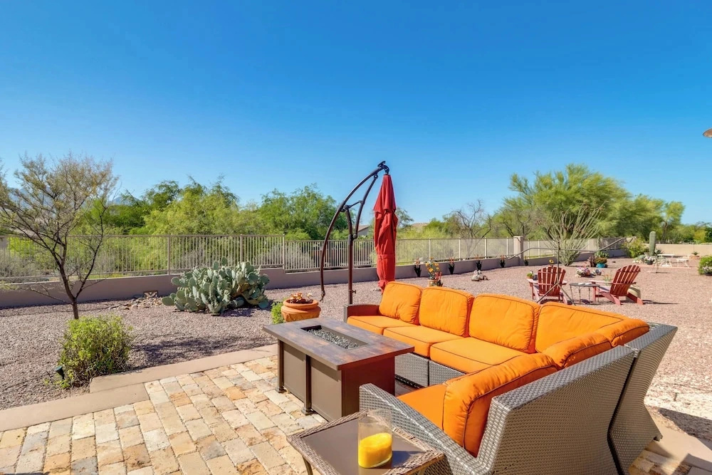 Golf, Hike & Unwind: Oro Valley Townhome w/ Patio