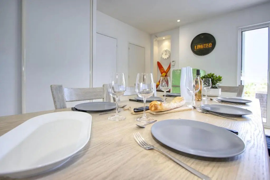 Galant Appartement en bord de mer avec terrasse