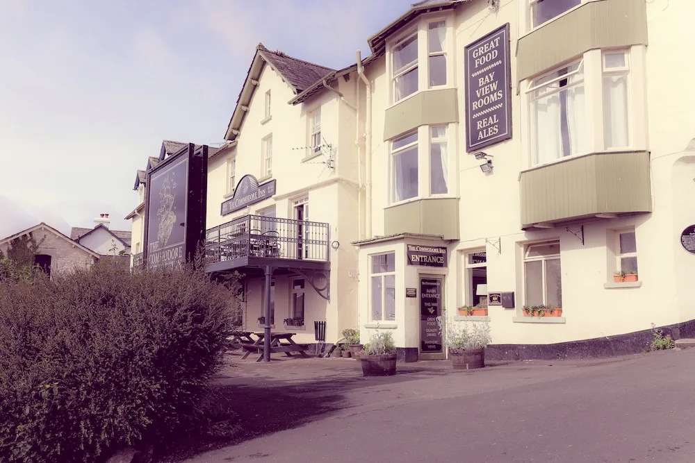 The Commodore Inn